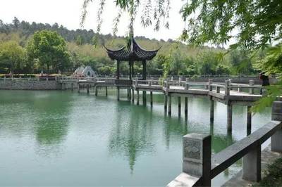 小伙伴們,準備好了嘛?泳裝、人體彩繪、舒適溫泉&hellip;965給你這樣一個周末!Let'sgo!